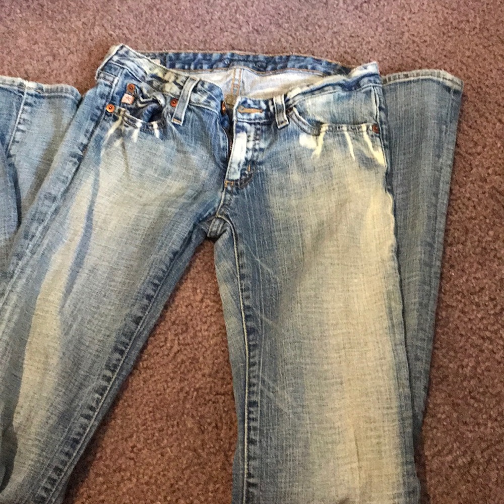 Jeans. Inseam is 32 length